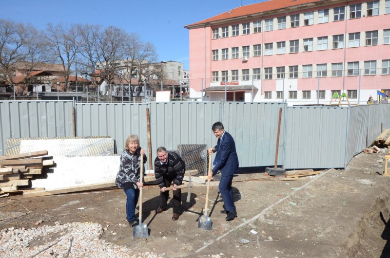 Стартира изграждането на образователен център в район „Източен“