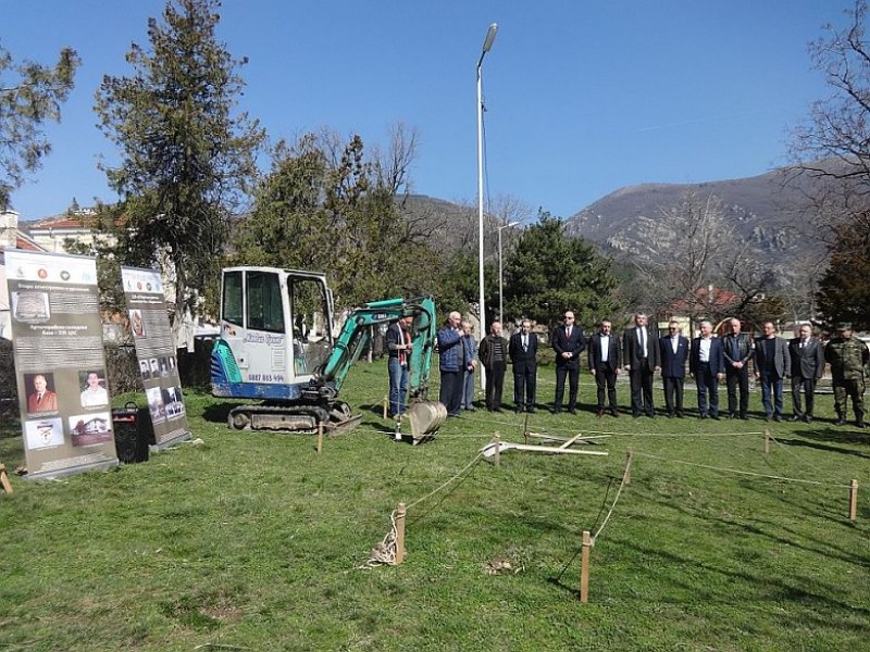 Вдигат паметник на българския ракетчик в Карлово