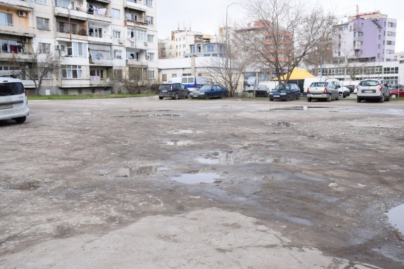 Изграждат два нови паркинга в центъра