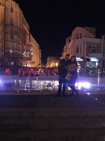 Романтично предложение за брак в центъра на Пловдив