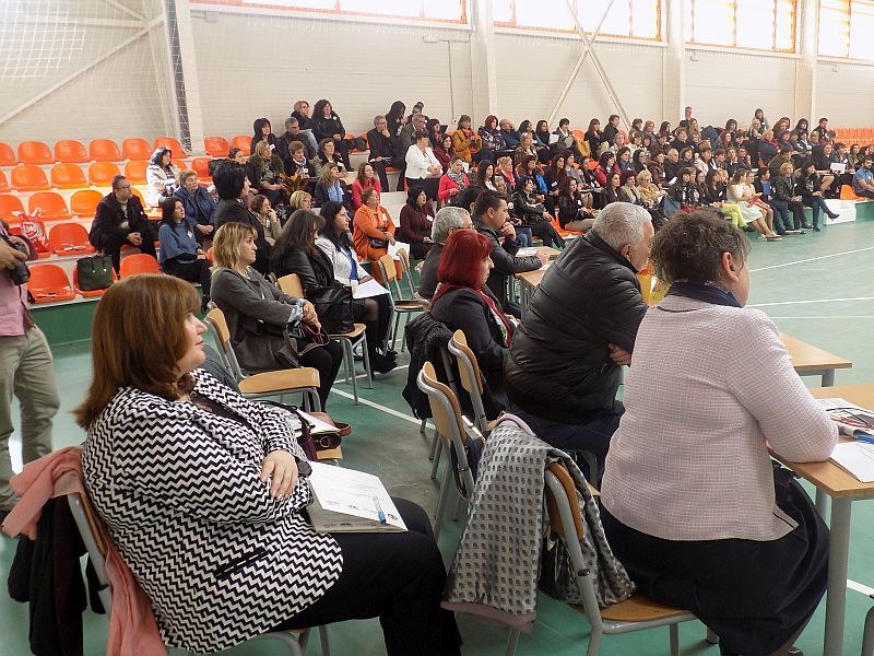 150 учители обмениха опит в работата с малцинства СНИМКИ