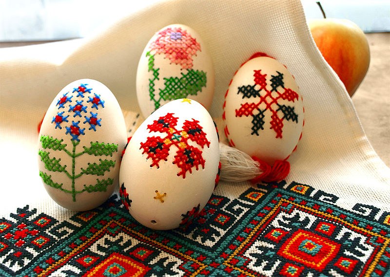Великденски яйца и стихотворения представят децата от Съединение