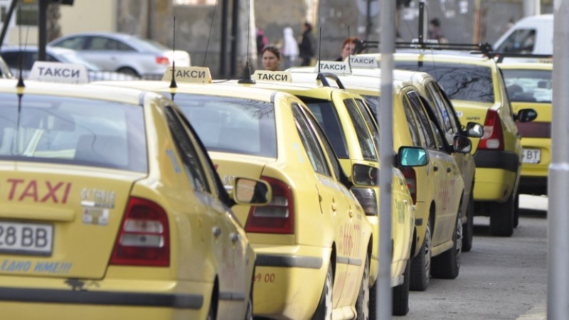 Новата седмица започва с протест! Таксиметрови шофьори настояват за по-голяма сигурност по време на работа