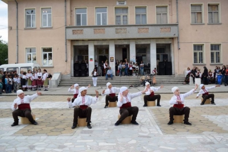 Родители се извиниха на учителя по танци в Калековец