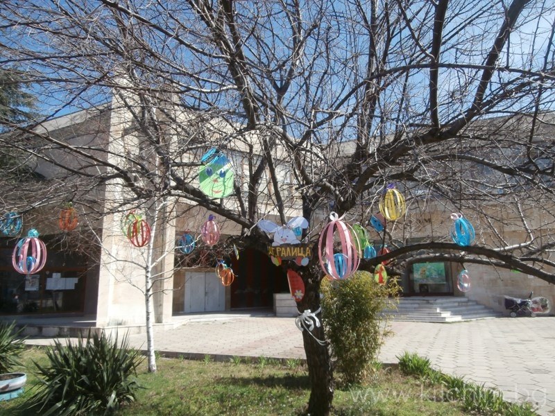 Малчугани от детска градина в Кричим създадоха празнично настроение СНИМКИ