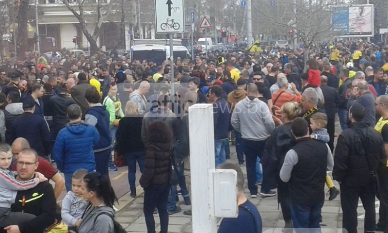 Бултрасите на протест, искат си Колежа СНИМКИ