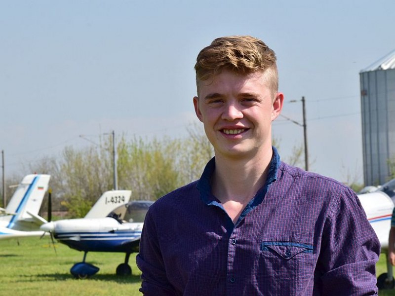 Отличникът на ТУ-Пловдив мечтае да е авиационен инженер в България