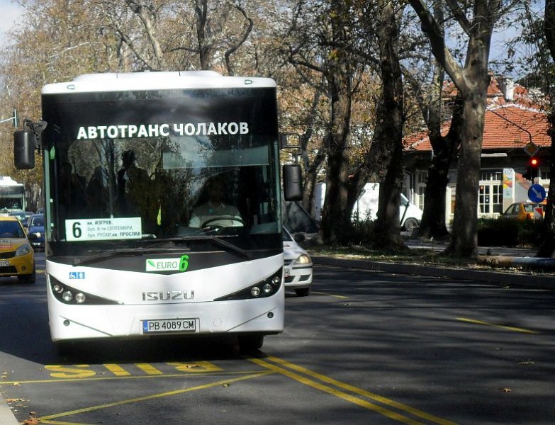 Градските автобуси вече минават през кръстовището на „Руски“ и „Гладстон“