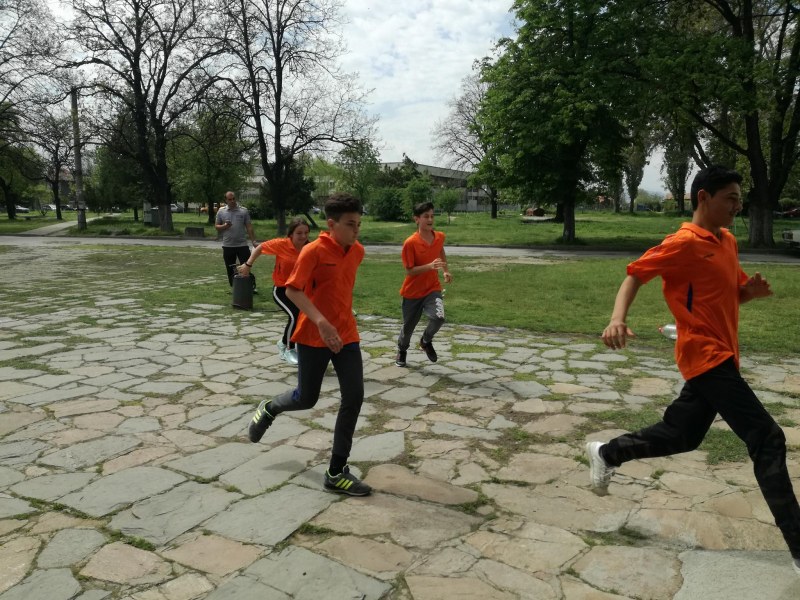 Пет училища се включиха в Общинското състезание по гражданска защита в Стамболийски