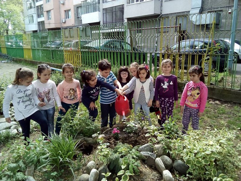 9 цветни градинки участват в конкурса на “Централен“
