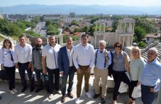 kmetat-solun-yanis-butaris-se-vlyubi-528.jpg