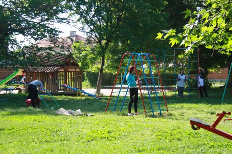 ДГ “Щастливо детство“ в Раковски грейна с освежена ограда и парк СНИМКИ