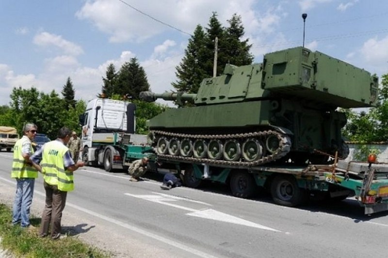 Движението край Труд е затруднено, придвижва се тежка военна техника