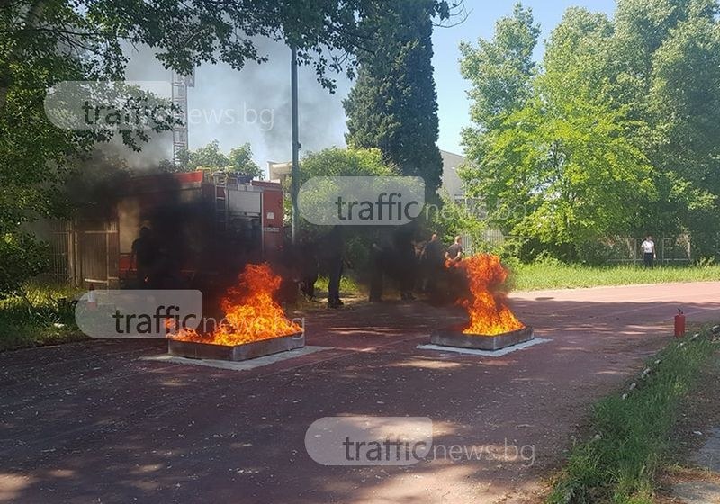 Огнеборци щурмуваха сграда на Гребната СНИМКИ и ВИДЕО