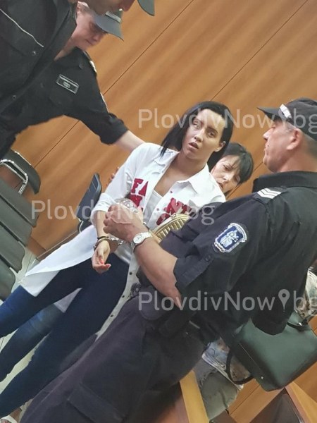 Габриела остава в ареста, изведоха я с белезници от залата СНИМКИ