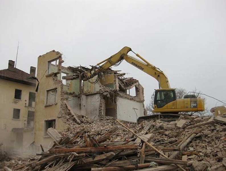 Поредна акция по премахване на незаконни постройки в Столипиново