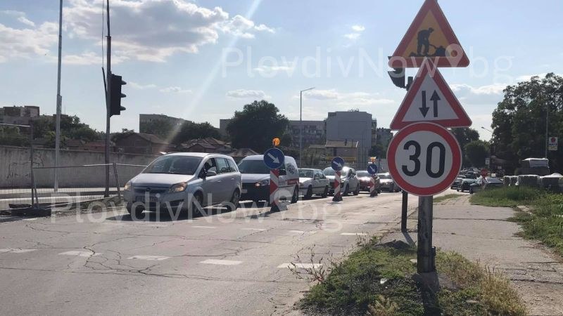 Поредна тапа в натоварен час вбеси пловдивските шофьори СНИМКИ