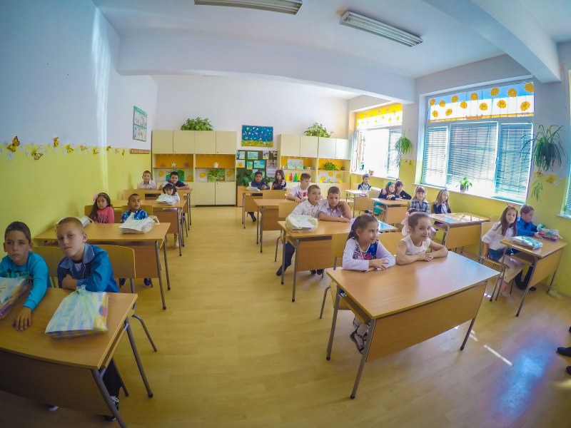 Второкласници презентират филм за Космоса по време на иновативен форум