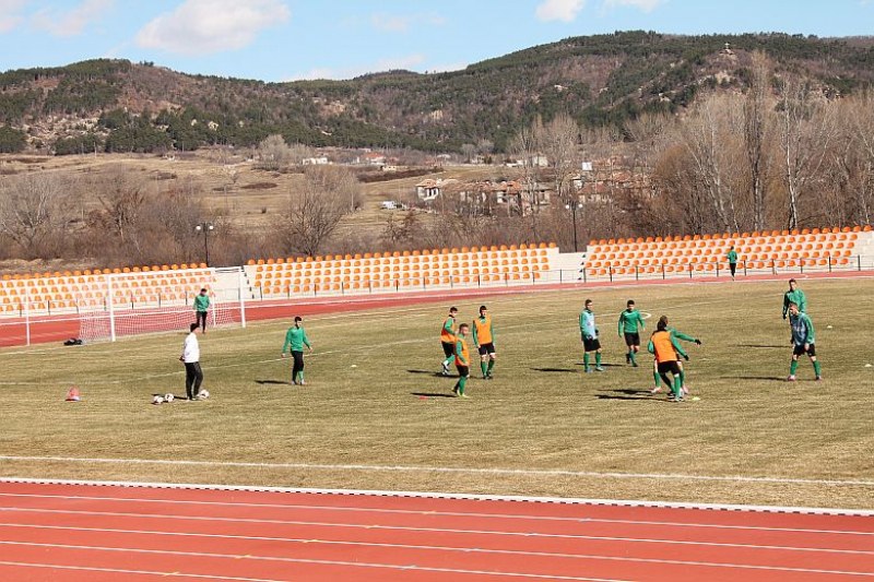 Млади футболисти в битка за “Хисаря Къп”