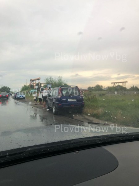 Малко дъжд и ... поредна катастрофа в Пловдив СНИМКИ