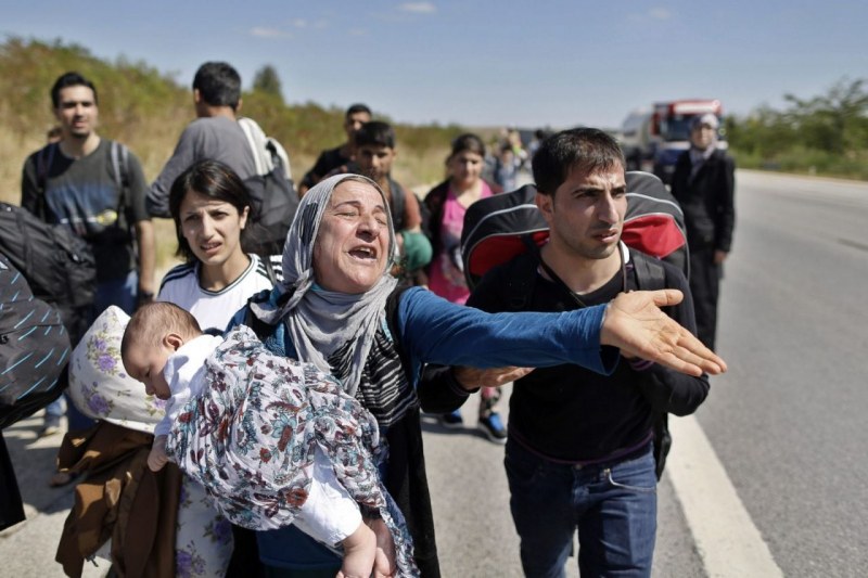 Задържаха бежанци край Пловдив, вървели пеша по магистралата