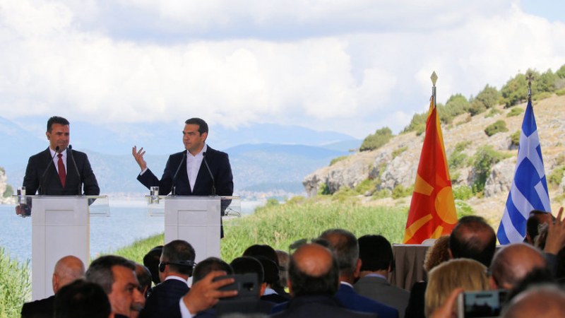 След 27 години Гърция и Македония сложиха край на спора за името