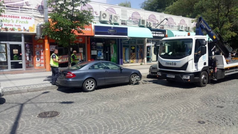 Акция в центъра на Пловдив! Десетки неправилно паркирали отнесоха глоби СНИМКИ