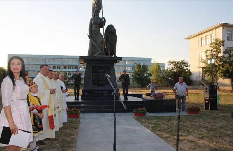 С военен ритуал в Раковски откриха паметник на загиналите във войните СНИМКИ
