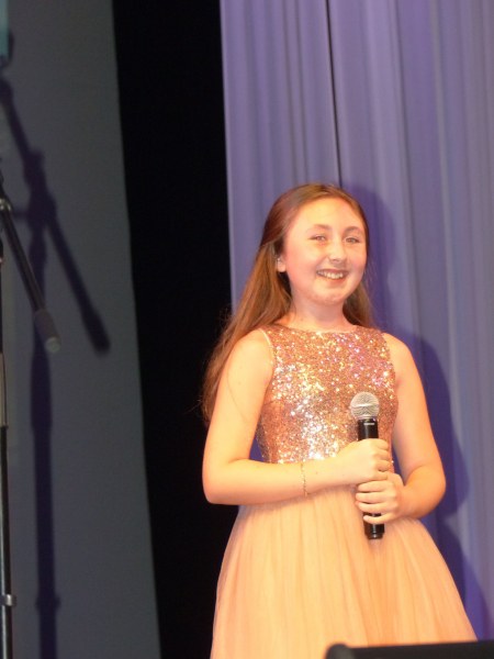 12-годишната Сесил омагьоса публиката на франкофонския фестивал в Пловдив СНИМКИ