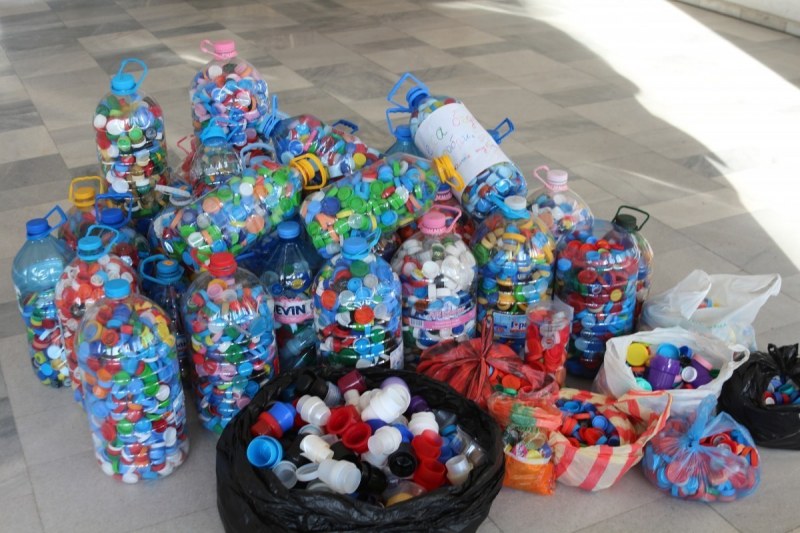 Раковчани събират капачки в помощ на деца с увреждания