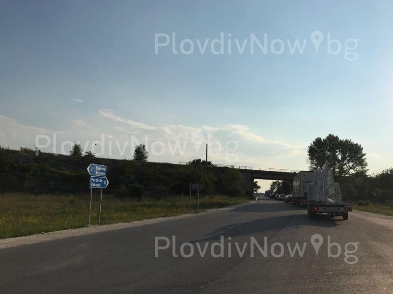 Зверски тапи по пътя Шишманци-Раковски след автомелето на АМ “Тракия“