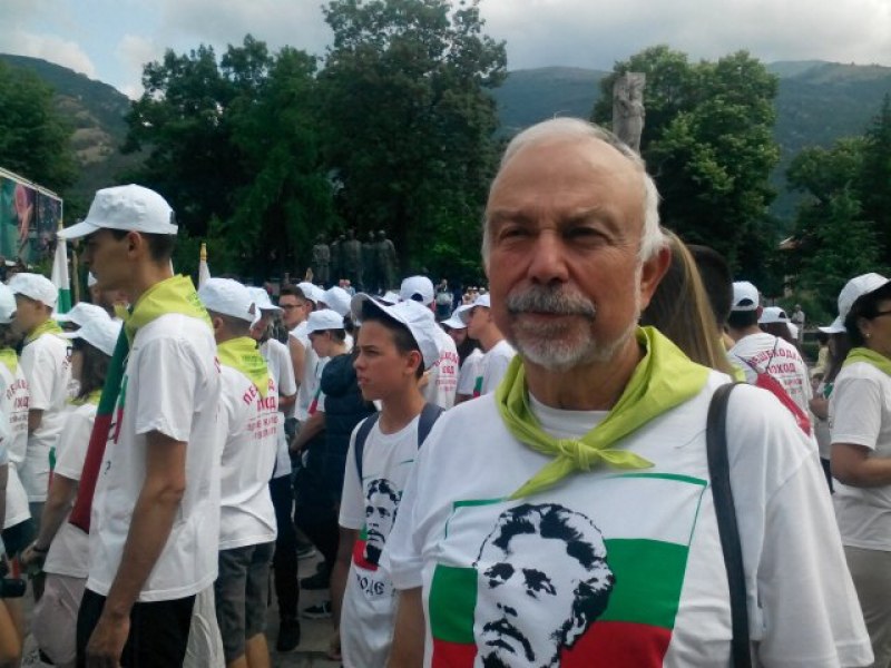 Родственик на Васил Левски поведе карловци по стъпките на Апостола