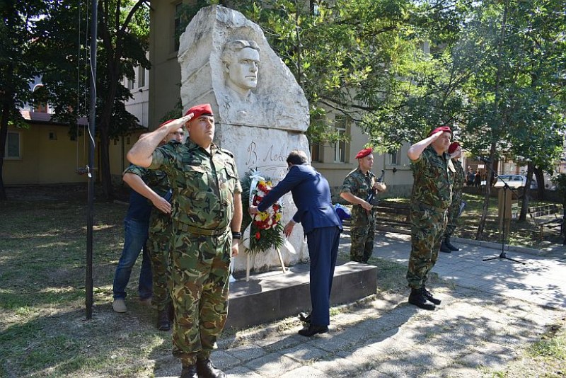 Асеновградчани отдадоха почит пред личността на Левски СНИМКИ