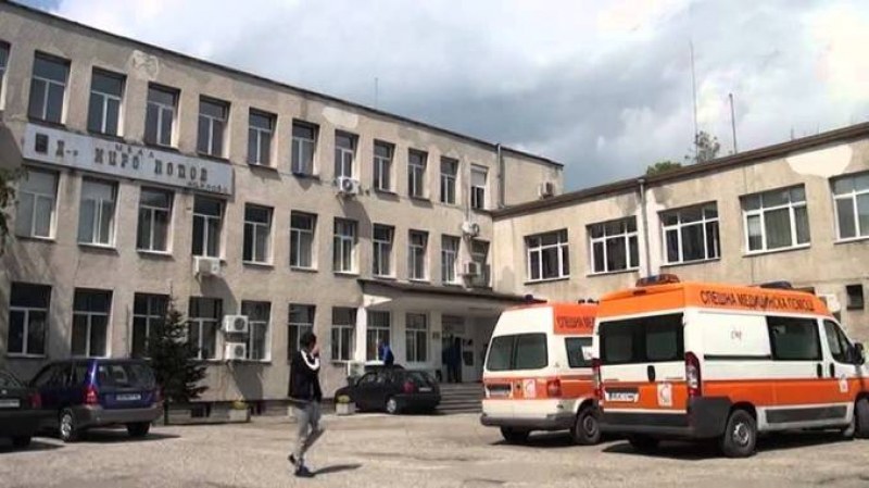 Карловската болница може да остане без родилно отделение
