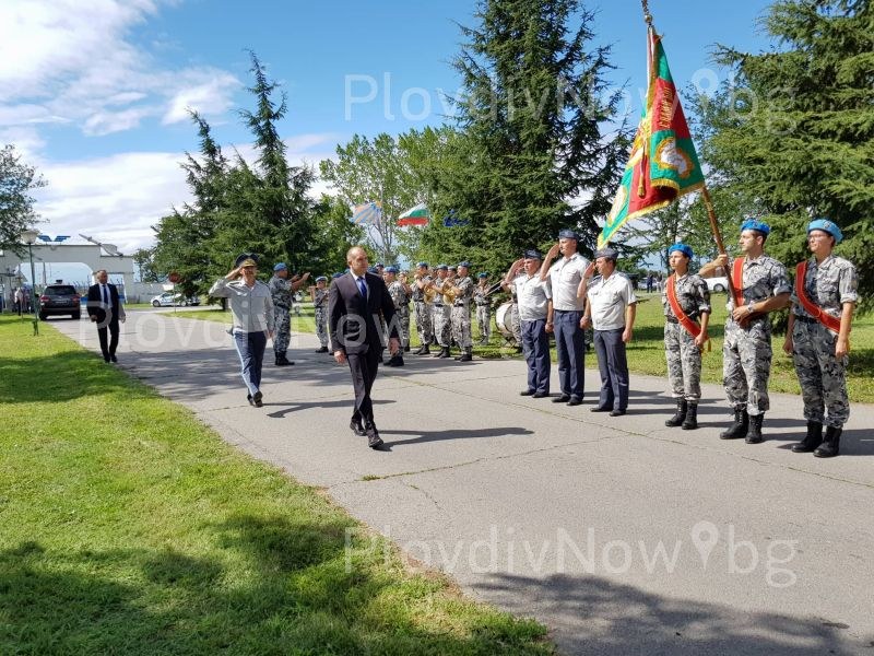 Румен Радев: Вярвам, че новият параклис край Пловдив ще пази пилотите СНИМКИ