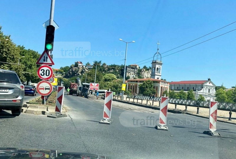 Отрязаха едното платно по основен пловдивски булевард, до дни затварят и Гладстон СНИМКИ