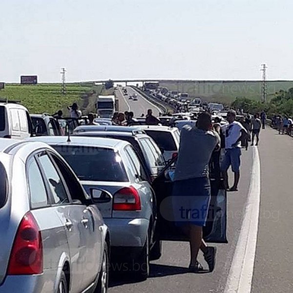 Възстановиха движението по АМ „Тракия“ към Бургас, където се обърна тир