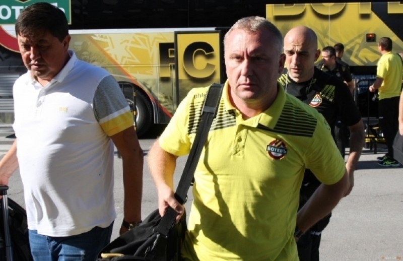 Фенове на Ботев поискаха оставката на Ангел Палийски