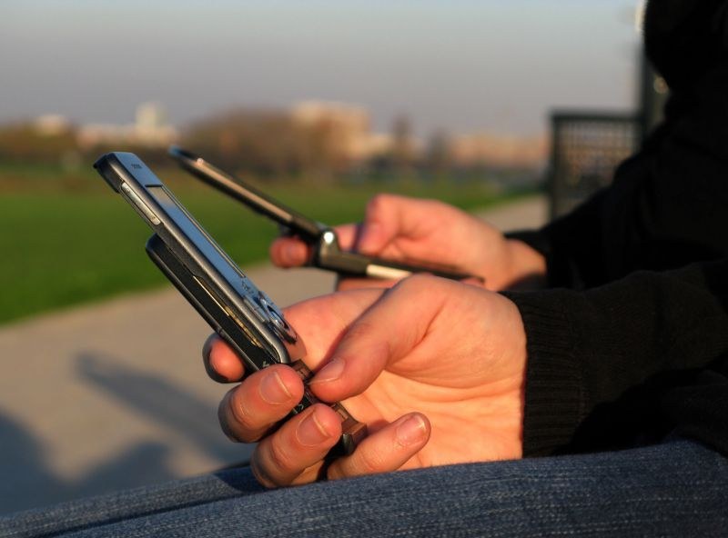 Срив в системата на мобилен оператор остави хиляди жители на региона без интернет