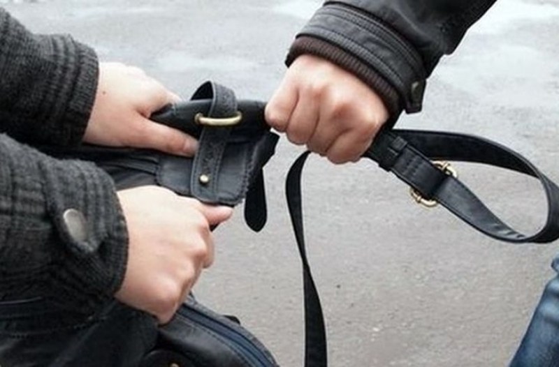 Пловдивчанин помоли непознат да му купи мастика, после го ограби