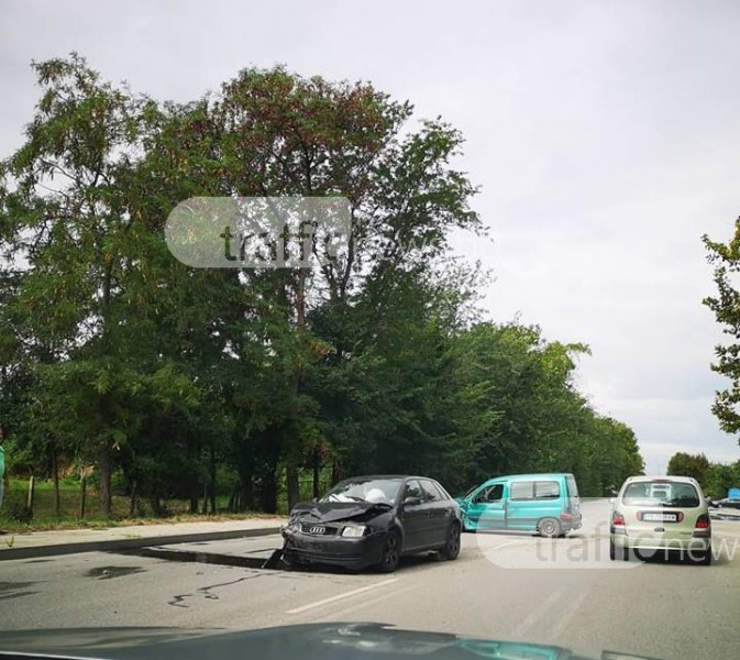 Шофьор е в болница след катастрофата на Пазарджишко