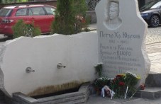 karlovtsi-se-prekloniha-pred-pametnika-163.jpg