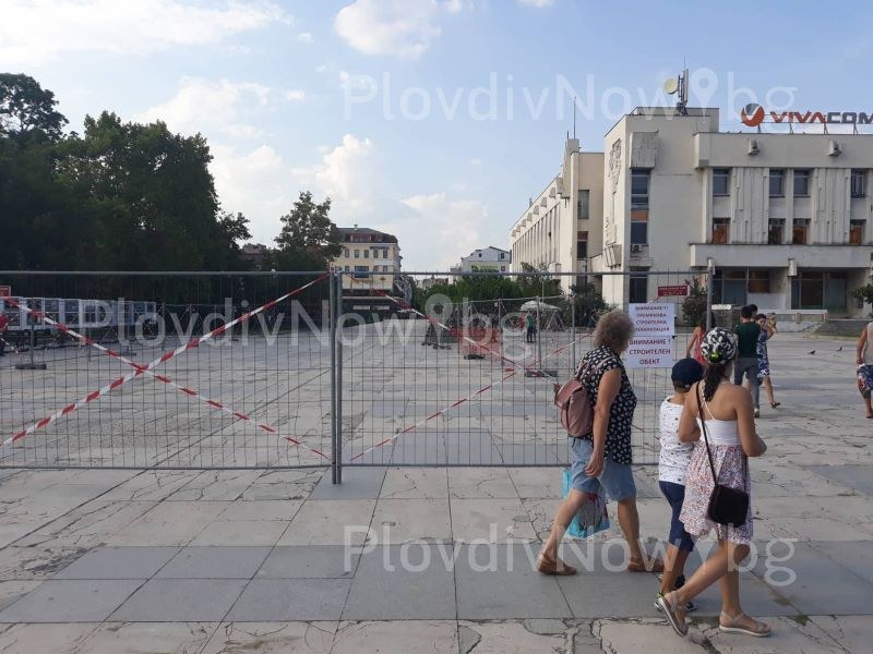 Барикадираха площад “Централен“, пловдивчани се мъчат да си пробият път по Главната