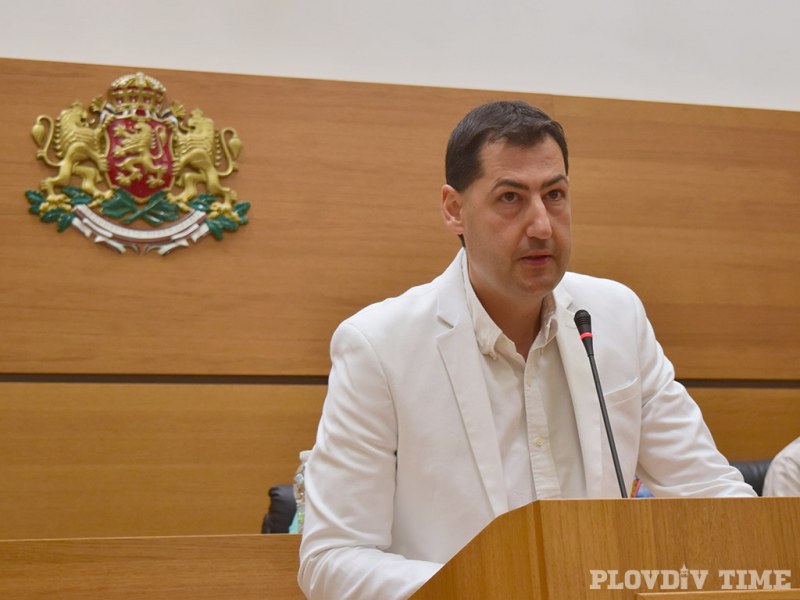 Тотев спестил 110 000 за година, Зико разполага с едва 10 бона