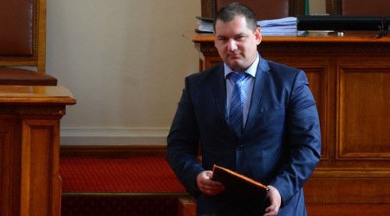 Кметът на Раковски спестил 31 хиляди от заплатата си, заместничката му - с кредит