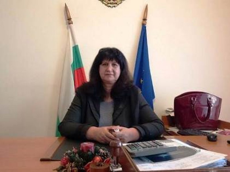 Кметицата на Хисаря пести за старини, председателката на ОбС дължи 16 бона