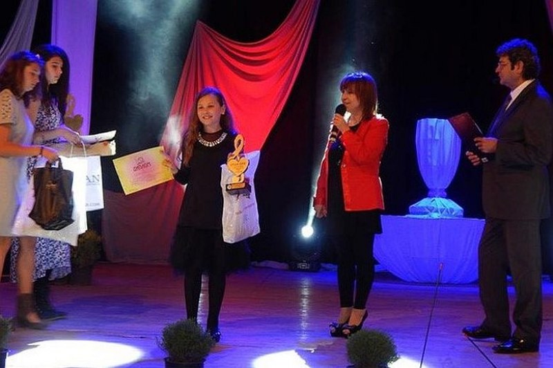 Мими Иванова и Развигор Попов събират пари за детски площадки в Хисаря
