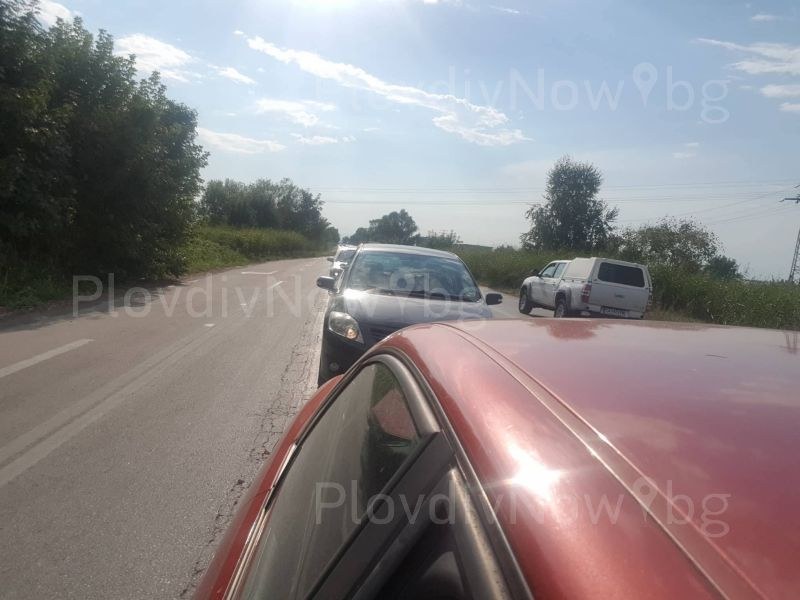 Зверска тапа на Асеновградско шосе заради катастрофата край Куклен СНИМКИ
