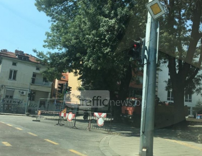 Затвориха улица в центъра на Пловдив СНИМКИ