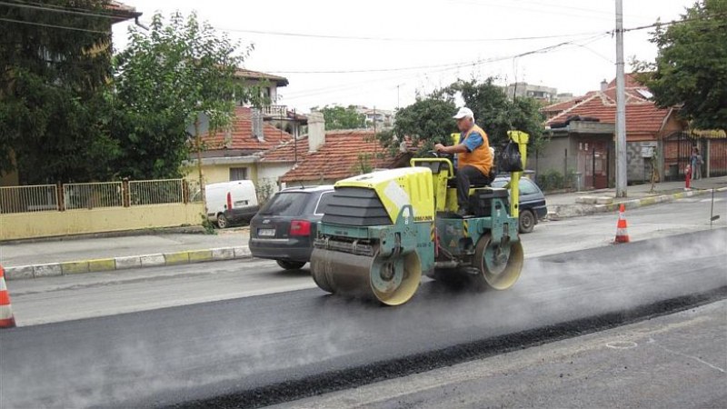 Ремонтират улици в 15 населени места в Карловско